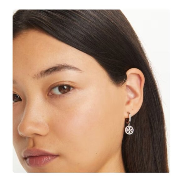 Tory Burch Silver Miller Logo Pave Chainlink Necklace & Dangle Earring Set - Picture 7 of 10